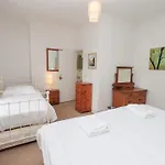 Number Twenty Nyaraló